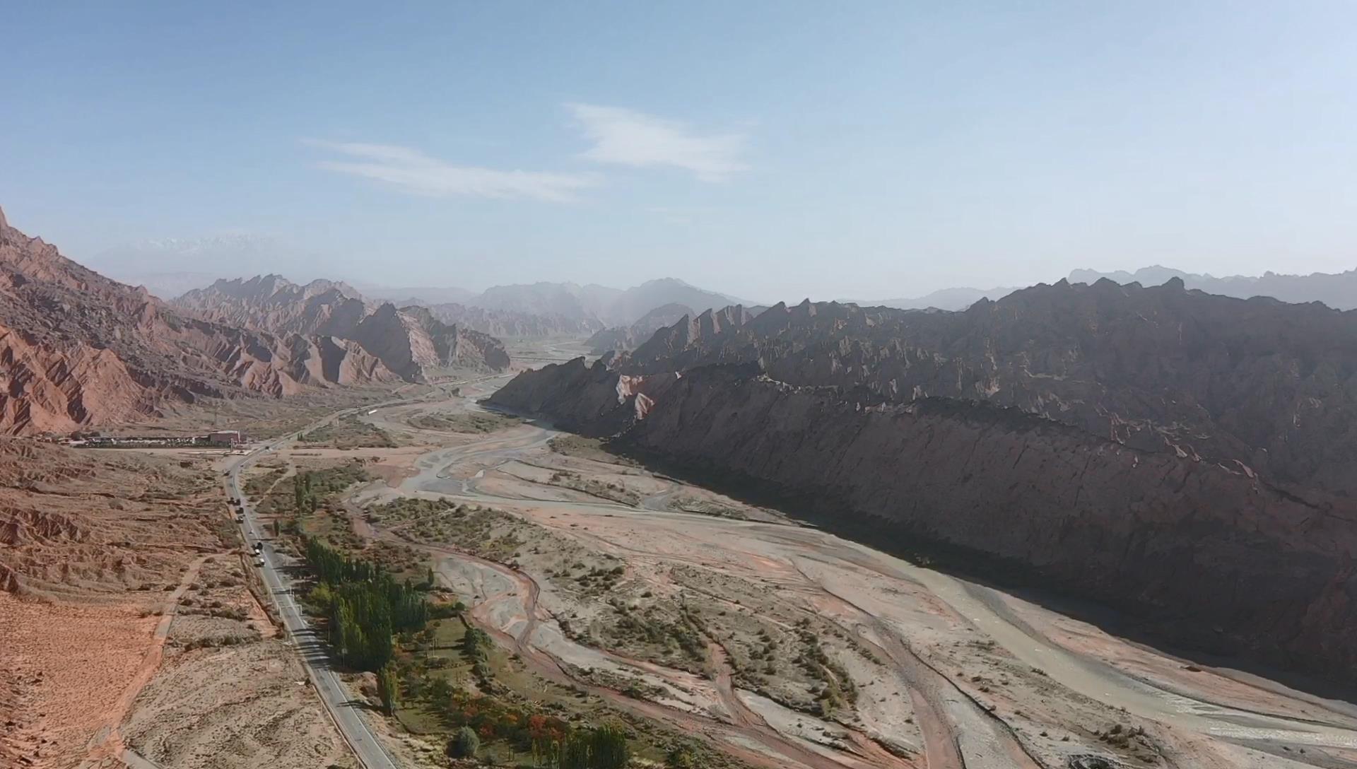 新疆南 北疆旅游专列介绍_南北新疆旅游攻略必玩的景点