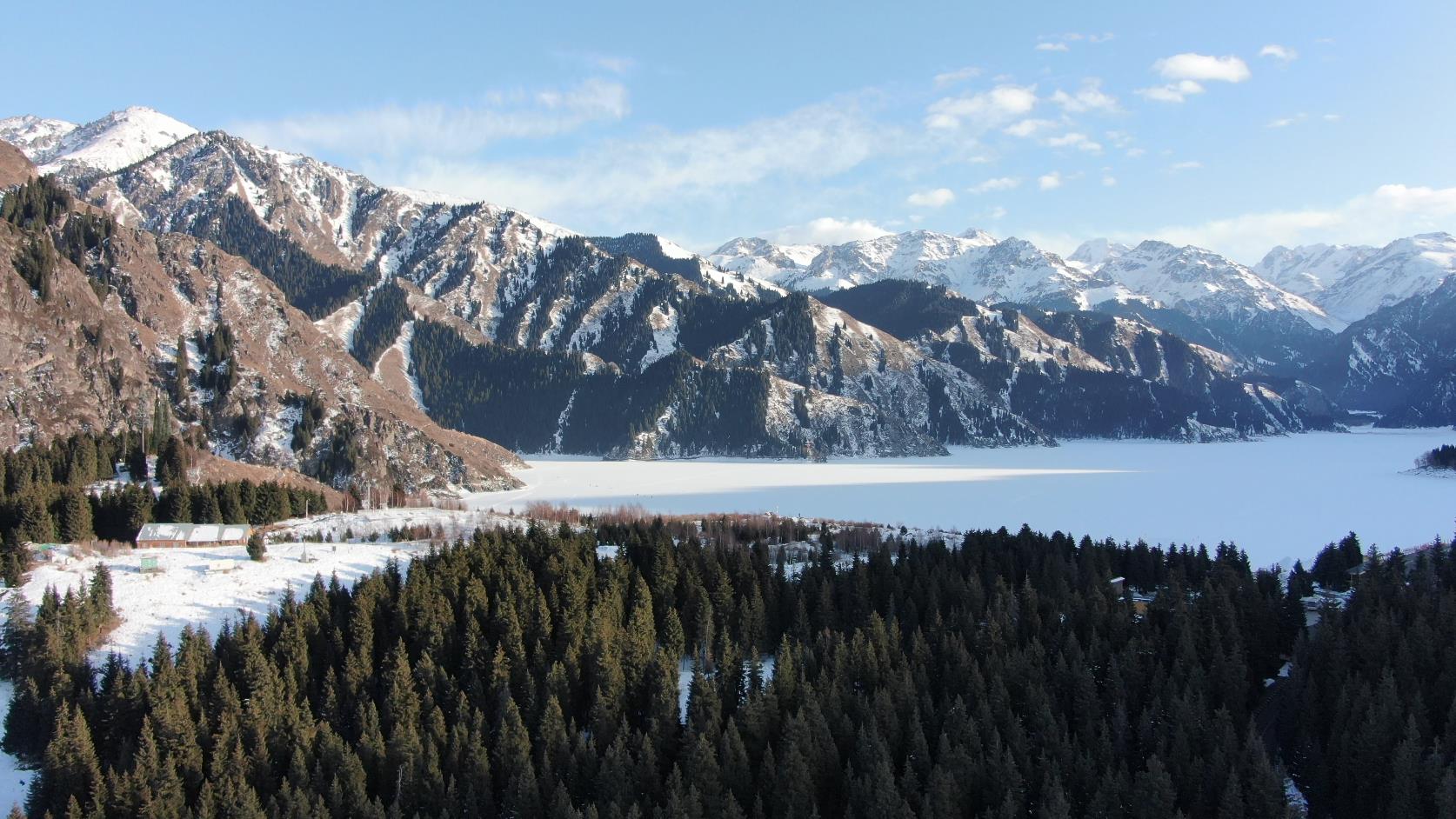 赛里木湖旅游10月多少钱_赛里木湖10月份景色