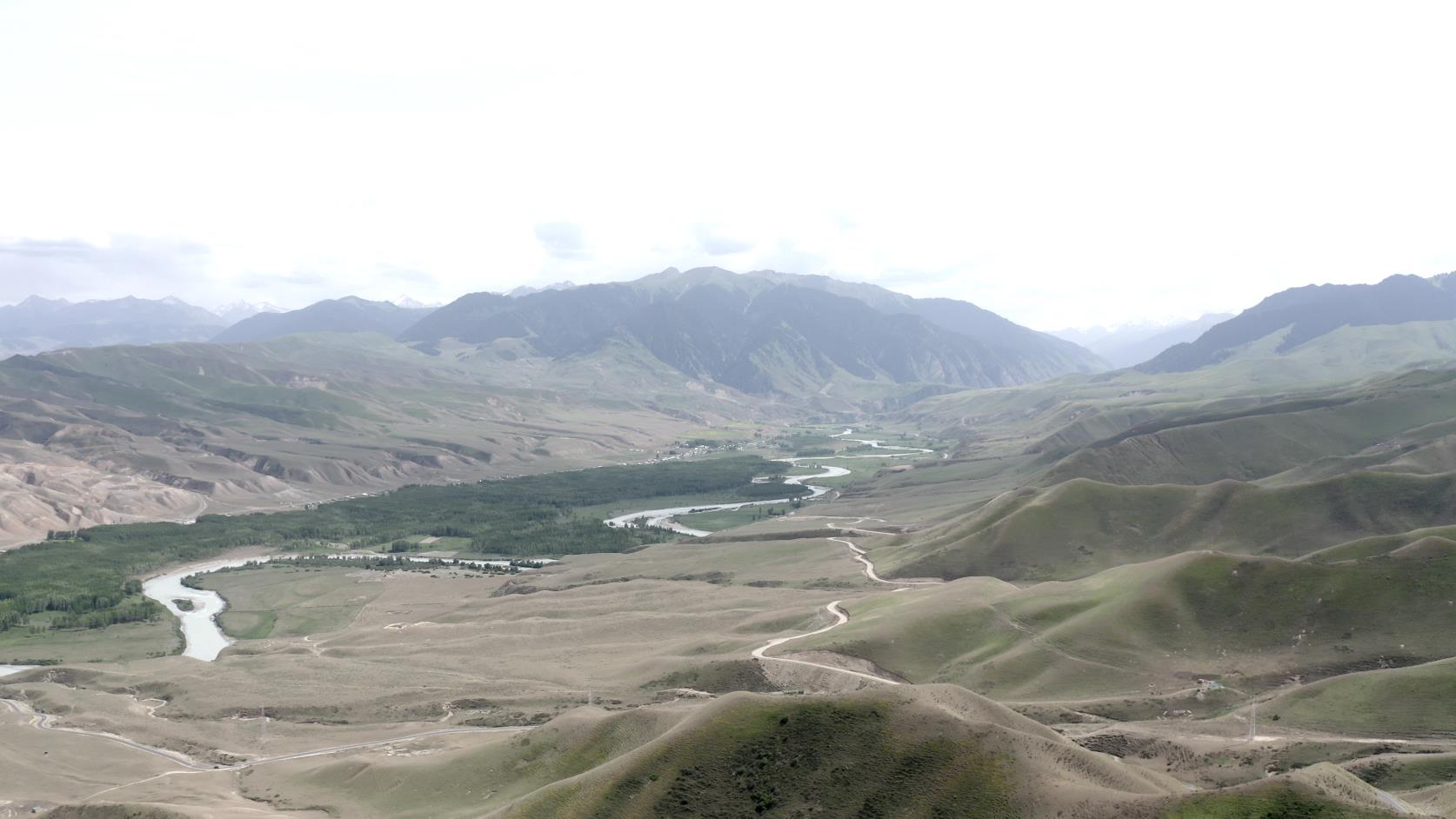 新疆怎样包车旅游_新疆旅游如何包车