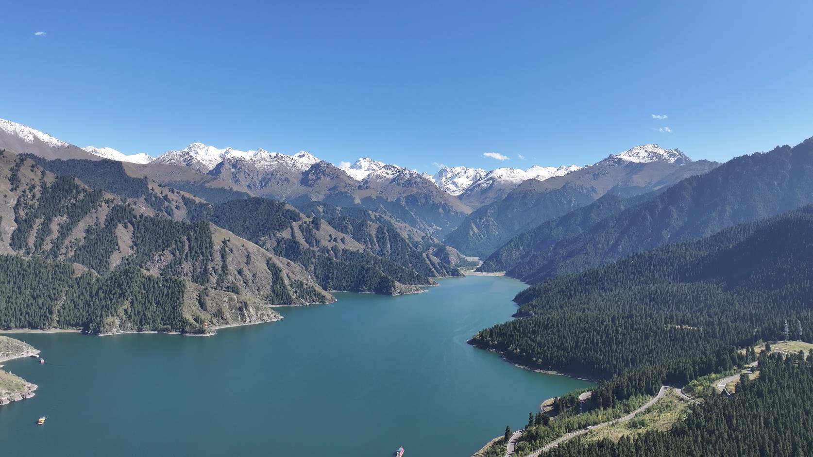 赛里木湖游玩报团多少钱_赛里木湖旅游团