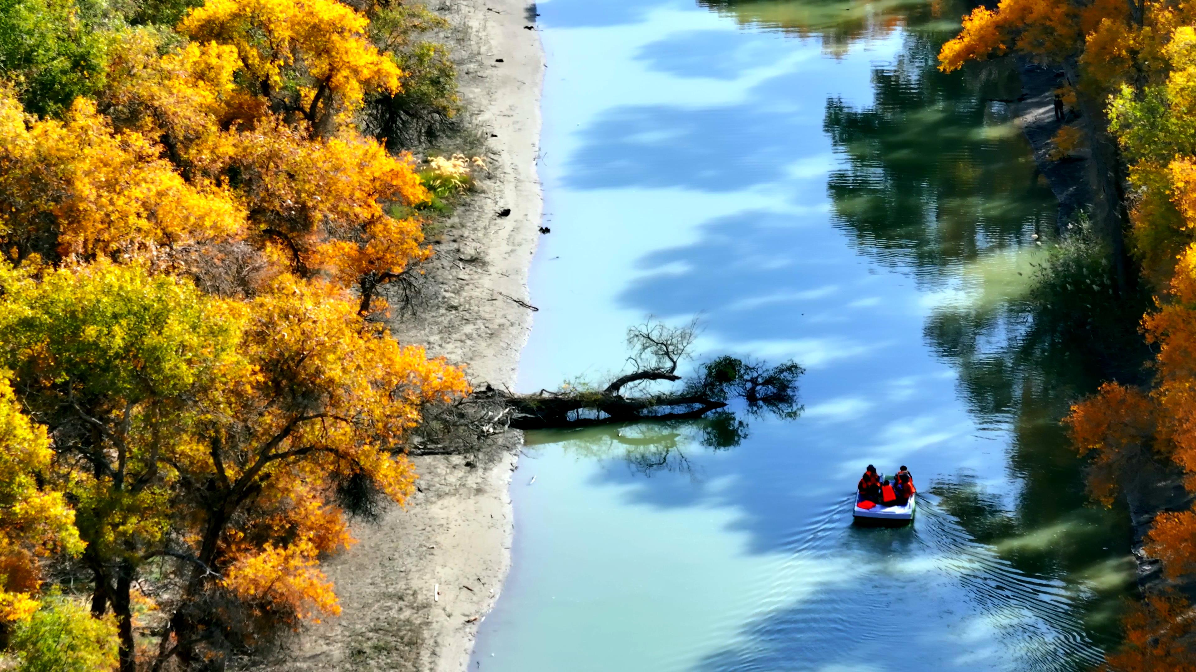 赛里木湖十月底旅游多少钱_10月的赛里木湖风景怎么样