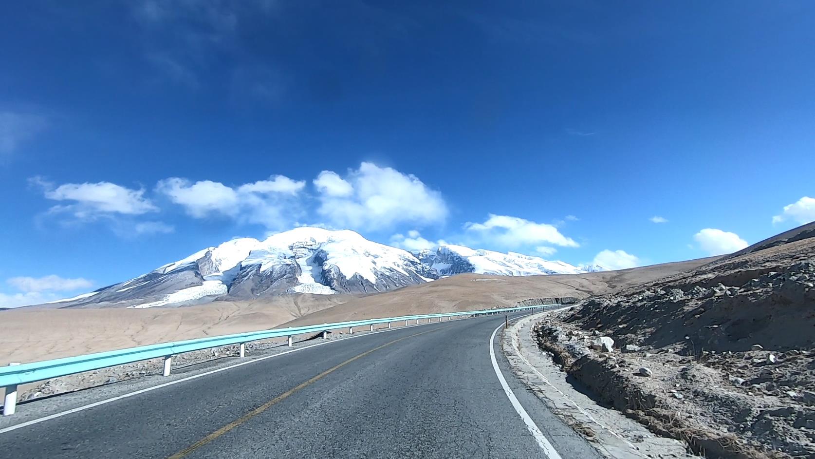 乌鲁木齐的旅游_乌鲁木齐的旅游景点有哪些地方