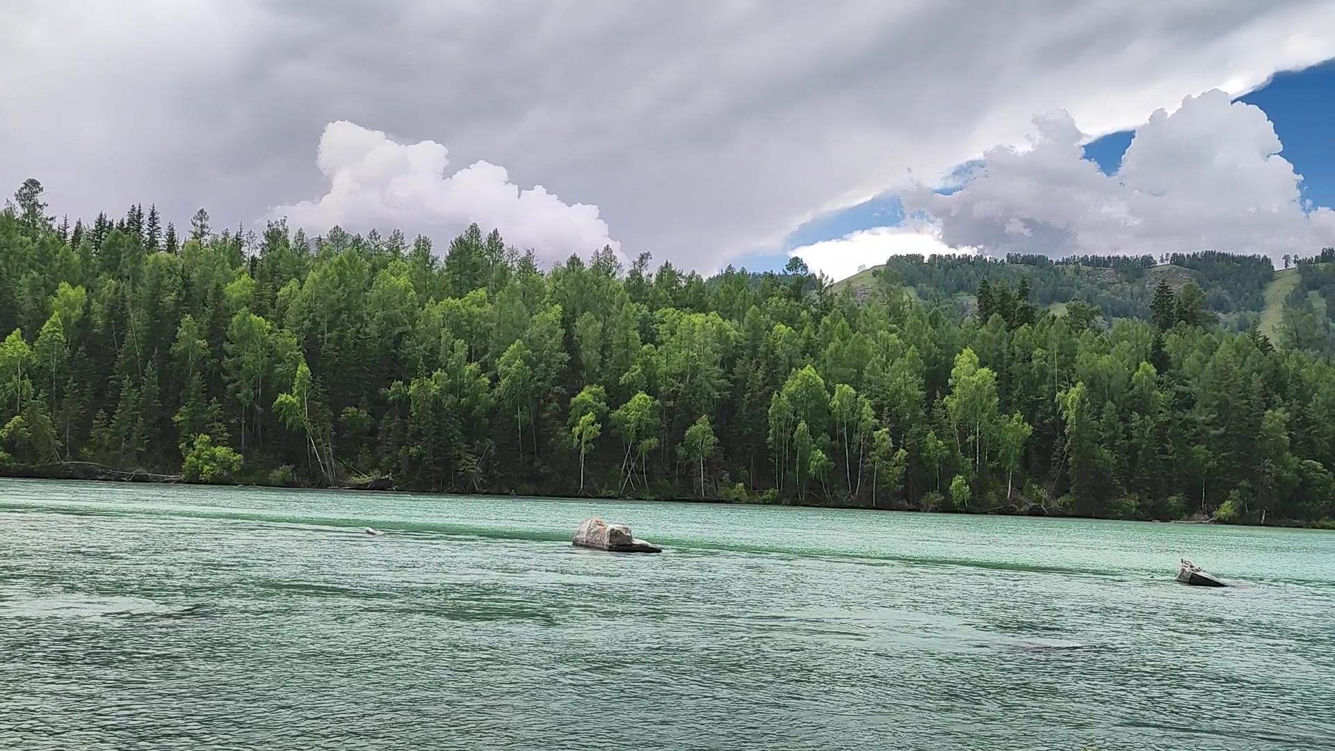 赛里木湖秋季旅游_赛里木湖秋景