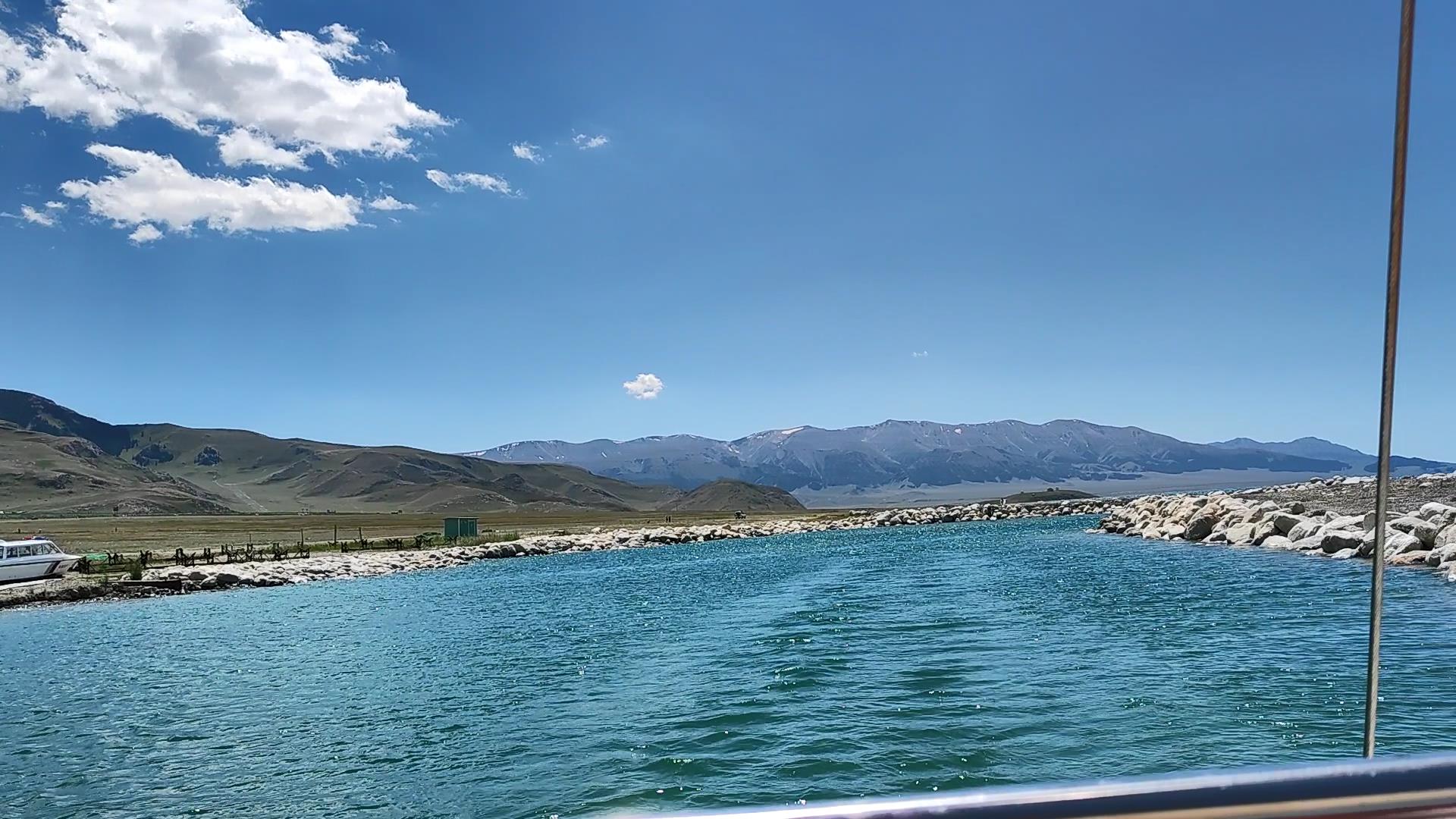 伊犁秋天旅游_伊犁秋天旅游景点